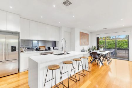 Spacious Modern Living - Photo 5