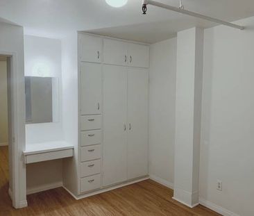 Studio Available now at Ivanhoe Apartments! - Photo 2