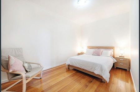 Three-bedroom family home in fantastic location - Photo 4