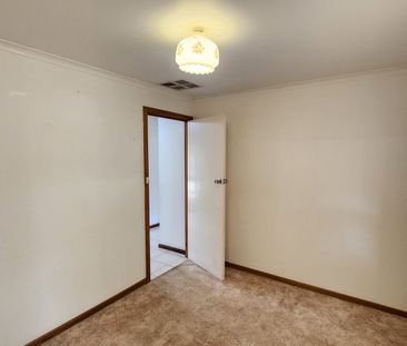 Specious 4-Bedroom 1-Bathroom Family Home for Rent in Salisbury East! - Photo 4
