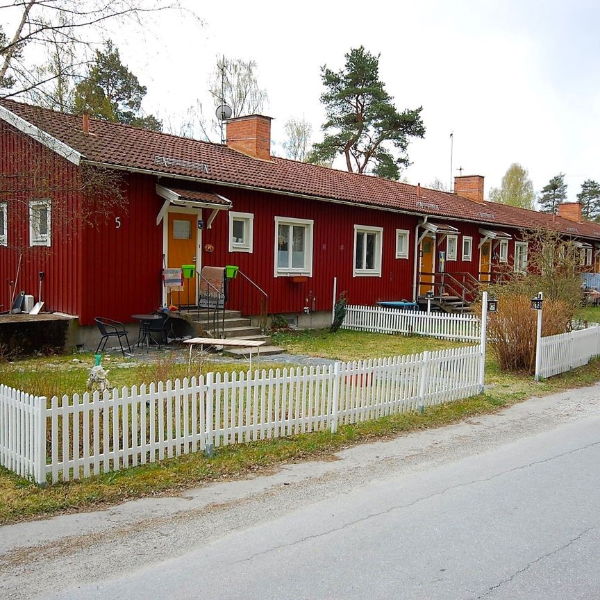 Stripavägen: Radhustvåa med uteplats - Photo 1