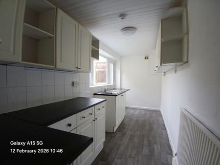 3 bedroom terraced house to rent - Photo 5