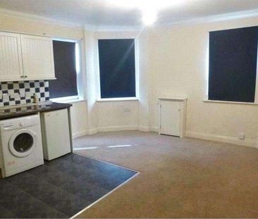 Lynchford Road, Farnborough, Hampshire, GU14 - Photo 1