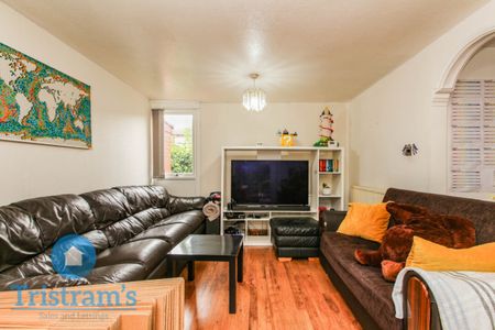 References Pending - 3 bed Semi-Detached House - Photo 4