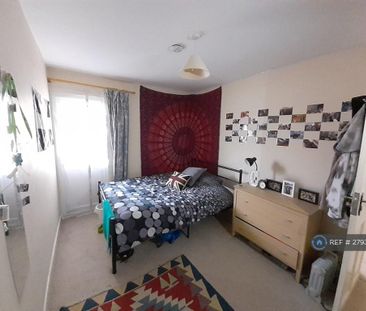 3 bedroom flat to rent - Photo 2