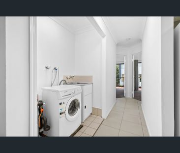 6/124 Carmody Road, St Lucia, Qld 4067 - Photo 2
