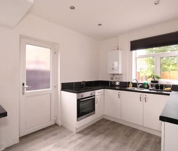 3 bedroom semi-detached house to rent - Photo 2