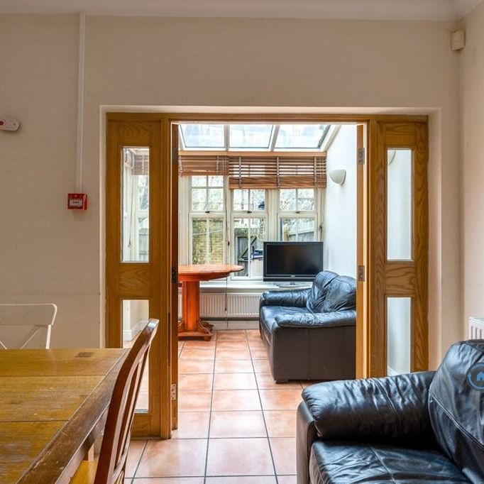1 bedroom in a house share to rent - Photo 1
