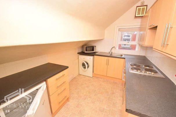 Bromley Road, Lytham St. Annes, Lytham St. Annes, FY8 - Photo 1