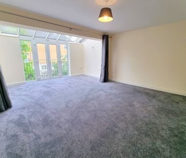 4 Bed Terraced House, Edgar Wallace Close, SE15 - Photo 1