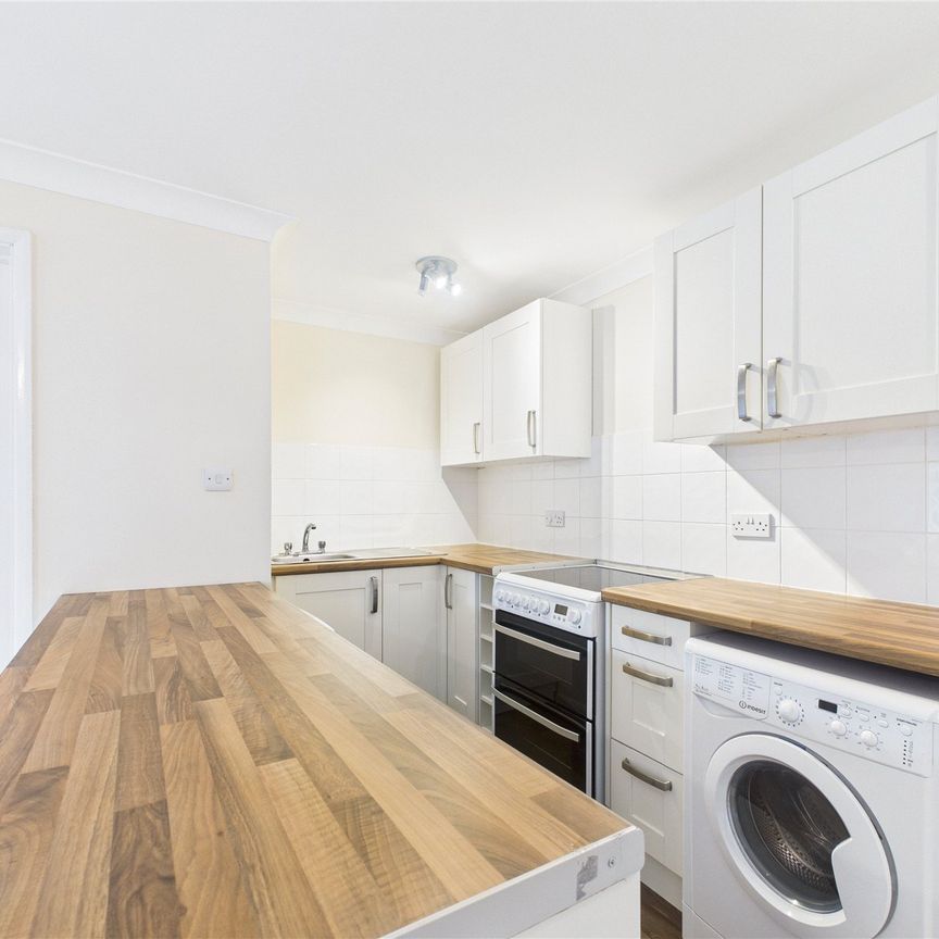 High Beech, Bracknell High Beech, Bracknell - Photo 2