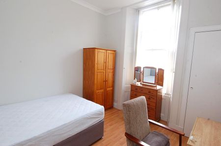 3 bedroom flat to rent - Photo 5
