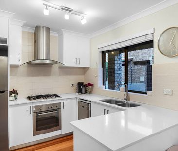 Spacious, Stylish & Superbly Located Townhouse - Photo 2