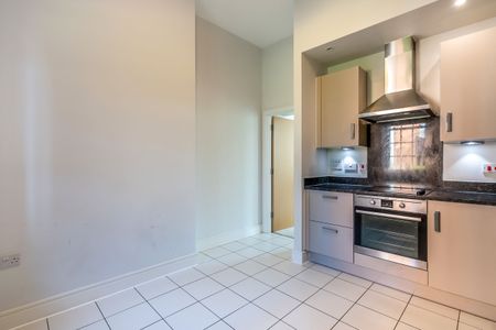 3 bedroom mid-terrace to rent Longley Road, Chichester, PO19 - Photo 2