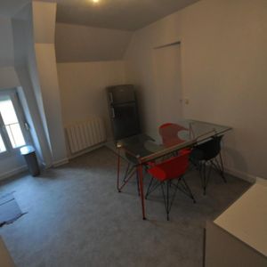 F1 BIS AU CENTRE VILLE DE FONTAINES - Photo 2