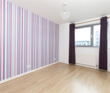 3 bedroom flat to rent - Photo 3