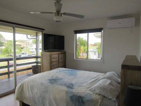 Elavated Home in West Gladstone - Photo 3