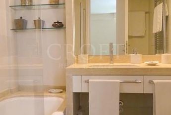 Center-Popolo: Spectacular Villino located in the center of Rome, in an exclusive private, secure park setting. Spacious living room, 4 bedrooms, 4 Baths, large panoramic terrace and gardens, parking. Ref #1910