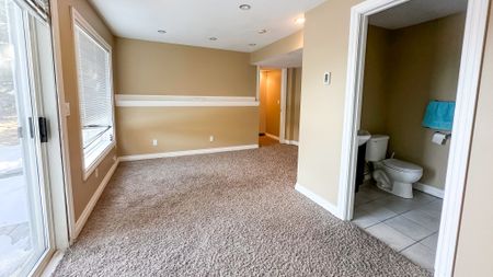 3 Bed End Unit Townhouse With Walkout Basement In Wildflower Community - Photo 5