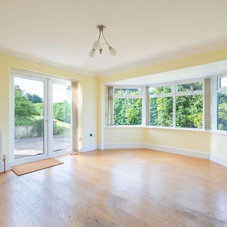 PLEASE EMAIL TO REGISTER YOUR INTEREST - Four/five bedroom detached house close to the centre of Bodmin to let on a new tenancy. - Photo 1