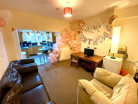 4 bedroom terraced house to rent - Photo 2