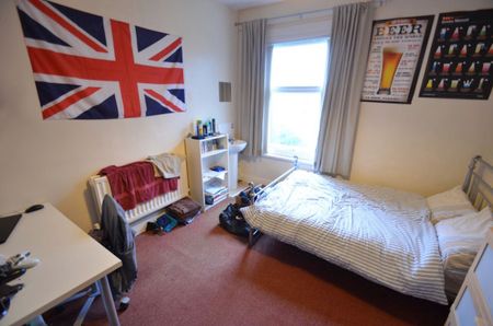 8 Bed - 124 Belle Vue Road, Hyde Park, Leeds - LS3 1HF - Student - Photo 3