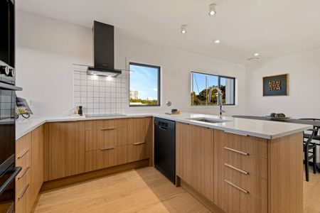 Modern Coastal Living in the Heart of Milford - 2/1 Omana Road, Milford - Photo 2