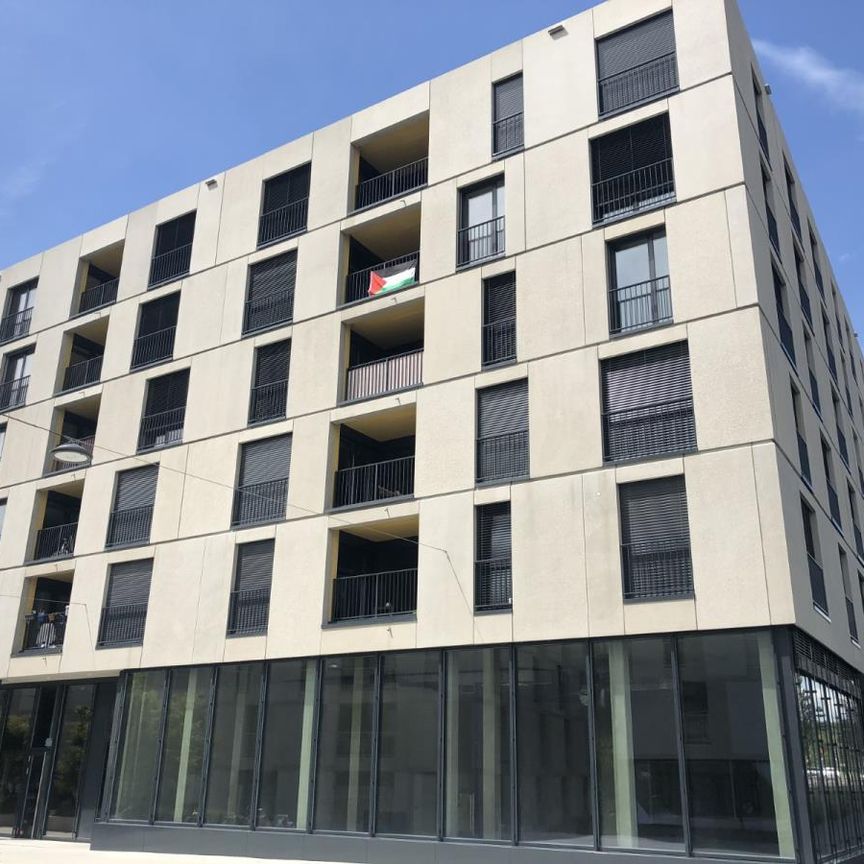 Joli appartement de 4.5 pièces sis au 5ème étage de l'immeuble. - Photo 2