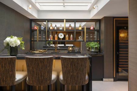 A stunning five-bedroom townhouse on Buckingham Place. - Photo 4