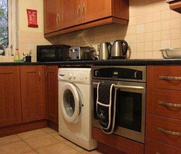 St. Elmos Road, London, SE16 - Photo 2