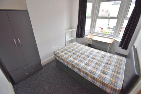 4 bedroom terraced house to rent - Photo 4