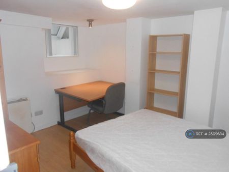3 bedroom flat to rent - Photo 3