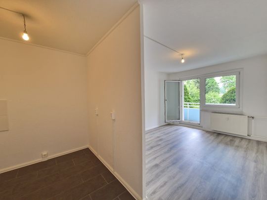** Wir renovieren ** - 2-Zimmer-Erdgeschosswohnung mit Balkon! - jetzt anfragen und besichtigen! - Photo 1