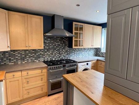 3 bedroom semi-detached house to rent - Photo 5