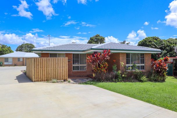 SPACIOUS 3 BEDROOM HOME - Photo 1