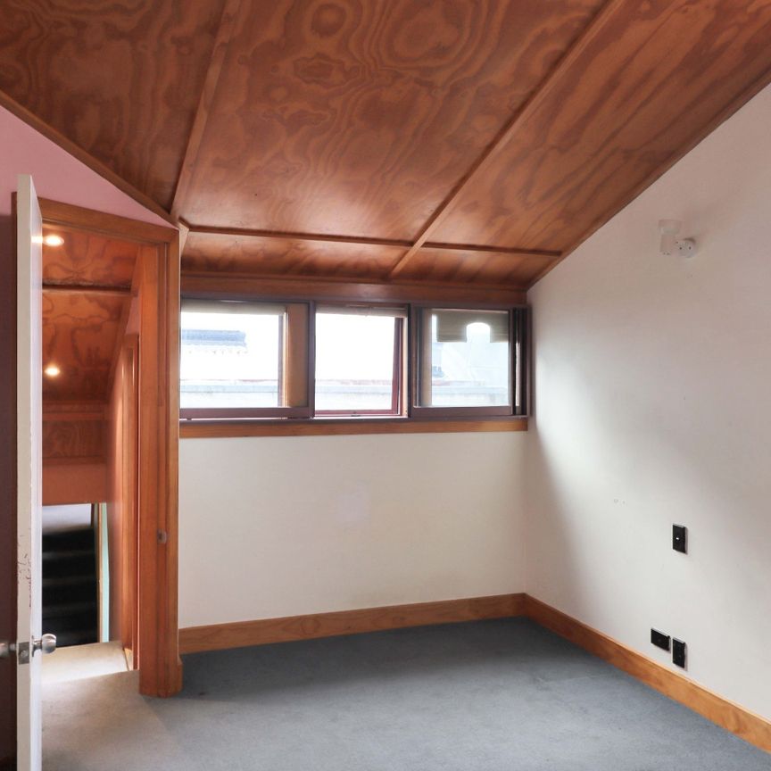 Vibrant 3-Bedroom Apartment in the Heart of Te Aro - Photo 1