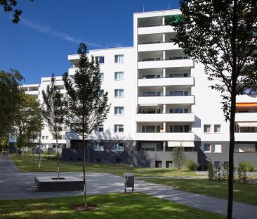 3 ZKB mit Balkon im "weißen Schlösschen"! - Photo 1