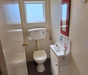 Comfortable home with nice outlook - Photo 6