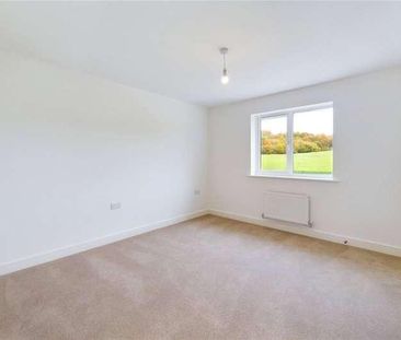 Aspen Gardens, Shaw, Newbury, West Berkshire, RG14 - Photo 1