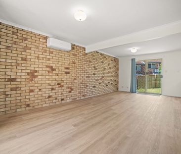 Freshly Renovated 3 Bed Townhouse Opposite Pool | Aircon & Private ... - Photo 2