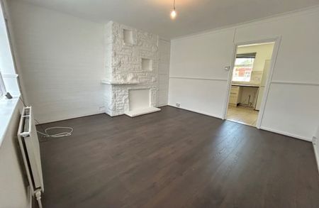 3 Bed Semi-Detached House, Weir Hall Road, N18 - Photo 2