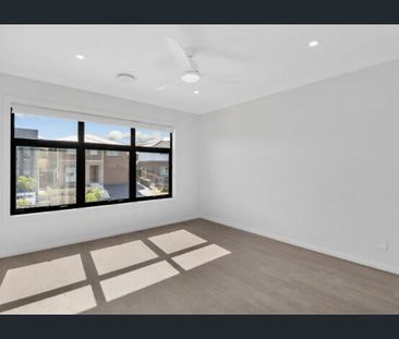 Modern & Spacious Family Home - Photo 4