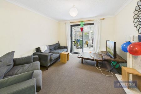 4 bedroom terraced house to rent - Photo 3