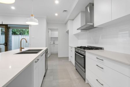 Stunning 5-Bedroom Family Home in a Prime Location - Photo 4