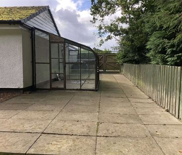 A spacious detached bungalow featuring two double bedrooms, a doubl... - Photo 3
