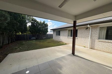 MODERN LOW MAINTENANCE LIVING WITH BRIGHT OPEN SPACES - THE PERFECT FAMILY HOME IN NEW AUCKLAND! - Photo 5