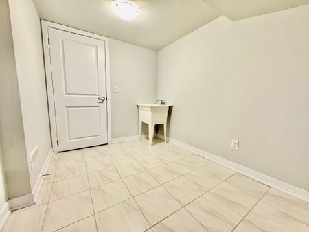 For Lease - 12 Harvey Bunker Crescent, Markham, Ontario - Photo 2