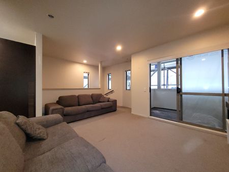 Upstairs 1 Bedroom Unit in Providence - Photo 4