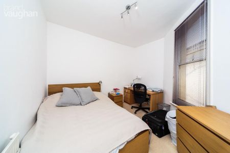 2 bedroom maisonette to rent - Photo 2