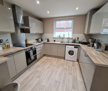 1 bedroom in a house share to rent - Photo 2